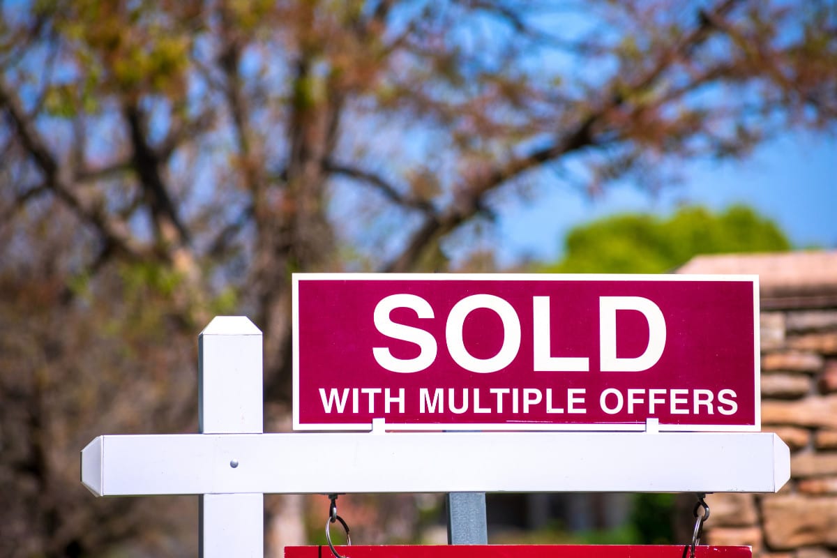 How Home Sellers Can Start A Bidding War